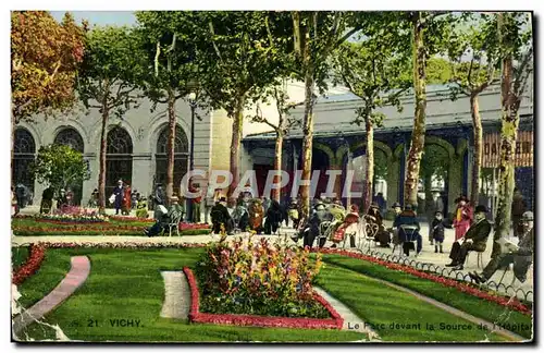 Cartes postales Vichy Le Parc devant la Source de l&#39hopital