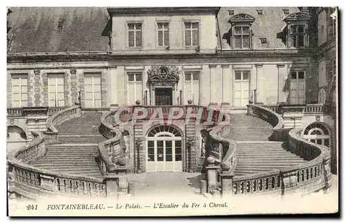 Ansichtskarte AK Fontainbleau Le Palais L&#39Escalier Du Fer Cheval