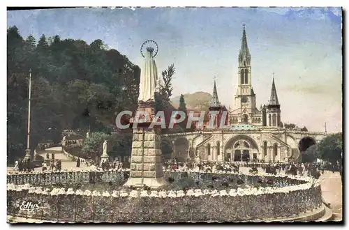 Cartes postales moderne Lourdes La Basilique Et La Vierge Couronnee