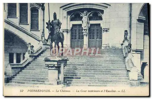 Cartes postales Pierrefonds Le Chateau La Cour Interieur Et I&#39Escalier