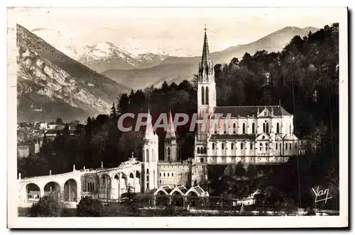 Cartes postales moderne Lourdes la Basilique Et Les Montagnes