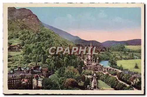 Cartes postales Lourdes L&#39Ensemble de la Basilique et du Monument Interallie