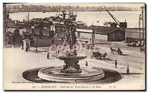 Ansichtskarte AK Bordeaux Fontaine des Trois Graces et la Rade