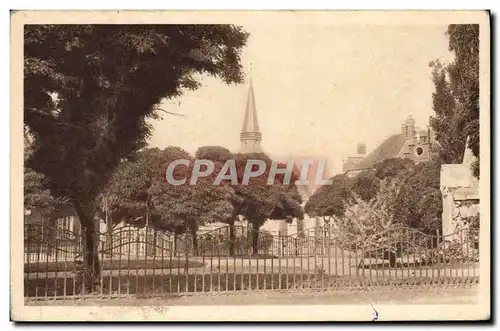 Cartes postales Montdidier Square Monument aux Morts et Vue sur l'eglise Saint Pierre