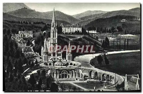 Cartes postales Lourdes La Basilique Vue Du Chateau Fort