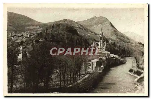 Cartes postales Lourdes La Basilique Et Le Monument Interallie