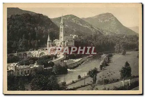 Cartes postales Lourdes La Basilique et le Gave