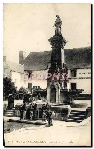 Ansichtskarte AK Sainte Anne D&#39Auray La Fontaine Folklore Femmes Enfants