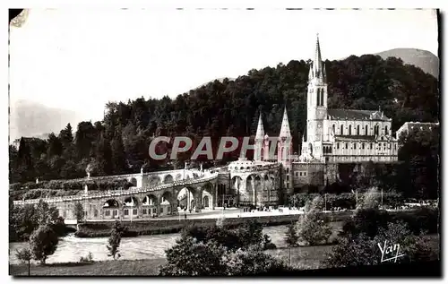 Cartes postales moderne Lourdes La Basilique et le Calvaire