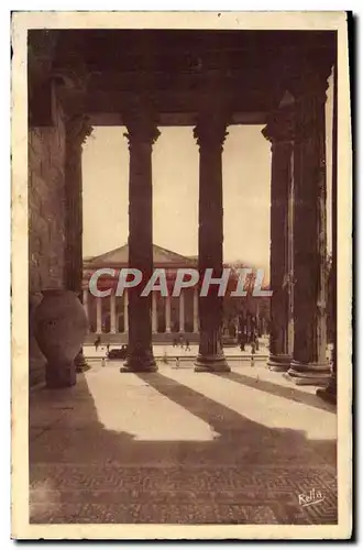 Cartes postales Nimes Le Theatre Vu Du Peristyle De La Maison Carree