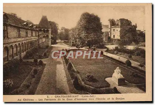 Cartes postales Chateaubriant Au chateau les parterres de la cour d&#39honneur vers &#39lentree et le donjon