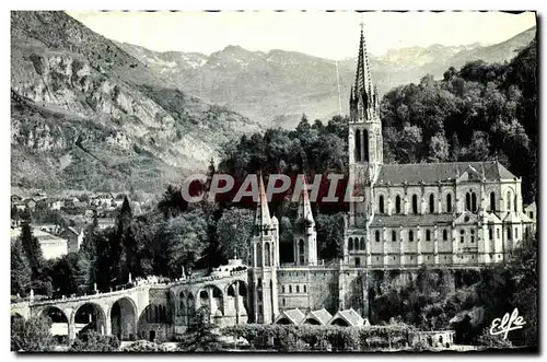 Cartes postales moderne Lourdes Les Rampes Et La Basilique