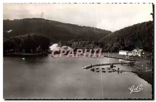 Cartes postales moderne L&#39Auvergne Plage Du Lac Chambon Natation Barques pedalos et peche