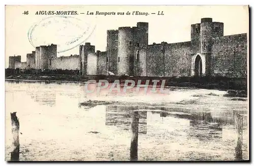 Cartes postales Aigues Mortes Les Remparts Vus De I&#39Etang