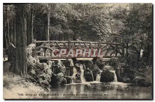 Ansichtskarte AK Bois de Vincennes Route des Batteries Cascades et pont rustique