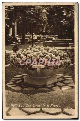 Cartes postales Vittel Une Corbeille de Fleurs Dans le Parc