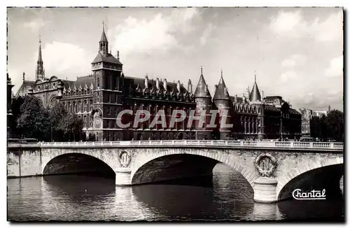 Cartes postales moderne Paris La Conciergerie Et Le Pont Au Change