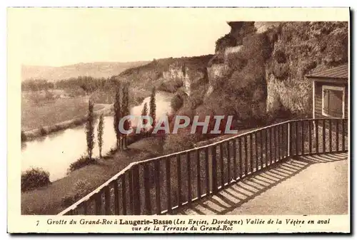 Cartes postales Laugerie Basse Grotte du Grand Roc Vallee de la Vezere en aval vue de la terrasse du Grand Roc
