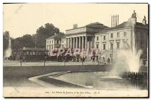 Cartes postales Tours Les Palais de Justice et les Jets d&#39Eau Tramway