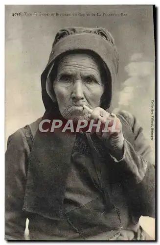 Cartes postales Type de Fumeuse Bretonne du Cap de la Pointe du Raz Folklore Tabac