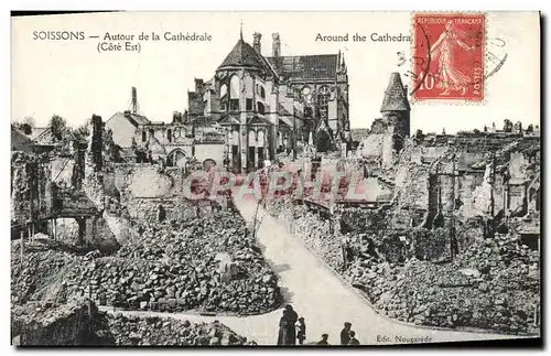 Ansichtskarte AK Soissons Autour De La Cathedrale Militaria