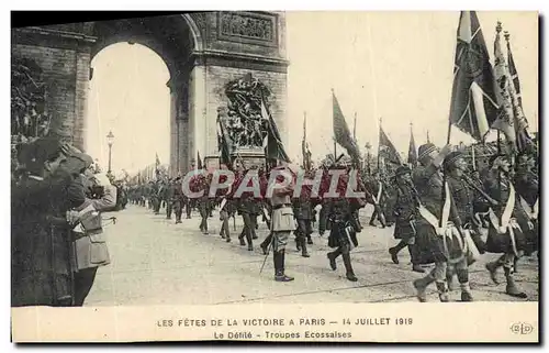 Ansichtskarte AK Paris Les fetes de la Victoire 14 juillet 1919 Le defile Troupes ecossaises Militaria