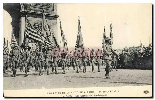 Ansichtskarte AK Paris Les fetes de la Victoire 14 juillet 1919 Le defile Les etendards americains Militaria