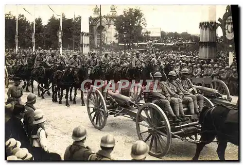 Ansichtskarte AK Paris Les fetes de la Victoire 14 juillet 1919 Le defile Les artilleurs Canons Militaria