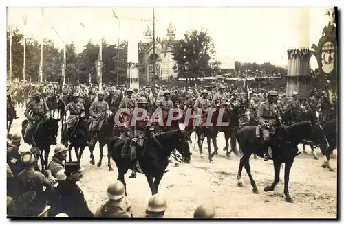 Ansichtskarte AK Paris Les fetes de la Victoire 14 juillet 1919 Le defile la cavalerie Cheval Militaria