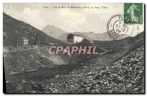 Cartes postales Col de Petit St Bernard au fond l'ltalie Cachet Peisey