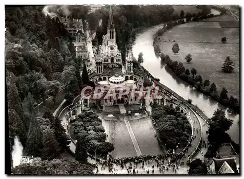 Cartes postales moderne Lourdes La Basilique et le Gave Vue aerienne