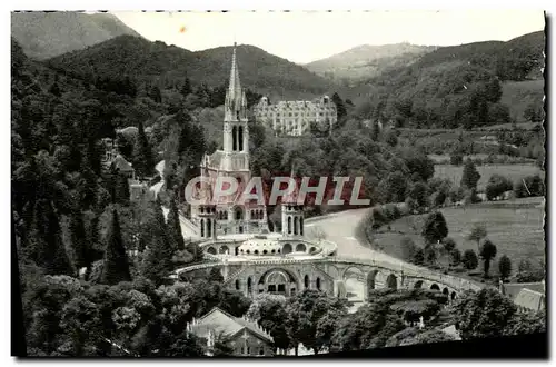 Cartes postales Lourdes La Basilique Et Le Gave