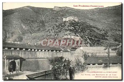 Cartes postales Villefranche De Conflent La Porte Les Remparts et le fort