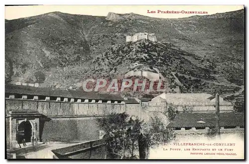 Cartes postales Villefranche De Conflent La Porte Les Remparts et le fort