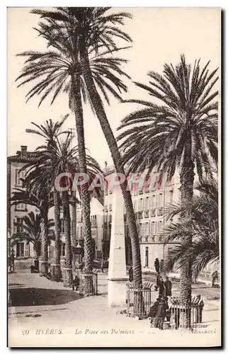 Cartes postales Hyeres La Place des Palmiers