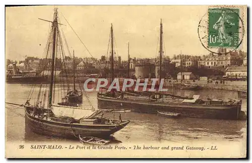 Cartes postales Saint Malo Le port et la grande porte Bateaux