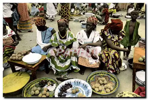 Moderne Karte L&#39Afrique En Couleurs Morche Afrocain Jeunes marchandes