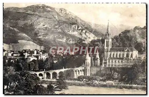 Cartes postales Lourdes La Basilique Et Le Pic Du Jer