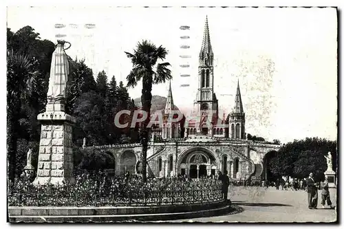 Cartes postales Lourdes La Basilique Et La Vierge Couronnee