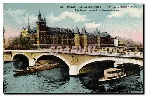 Cartes postales Paris La Conciergerie Et Le Pont Au Change Bateau Peniche