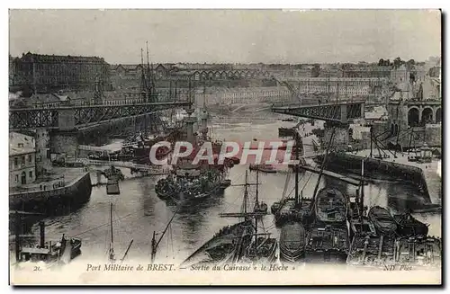 Cartes postales Port Militaire De Brest Sortie Du Cuirasse Le Hoche Bateau