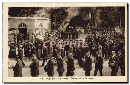 Ansichtskarte AK Lourdes La Grotte Depart De La Procession