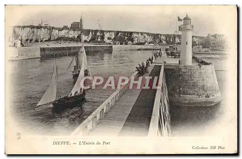 Cartes postales Dieppe L&#39Entree Du Port Bateau Phare