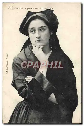 Cartes postales Pensive Jeune Fille De l&#39Ile De Sein Folklore