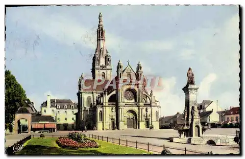 Cartes postales moderne Ste Anne D&#39Auray La Fontaine Et La Basilique