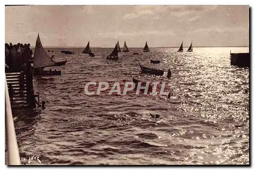 Cartes postales Andernos Les Bains Bassin D'Arcachon Rentree des regates a contre jour Bateaux