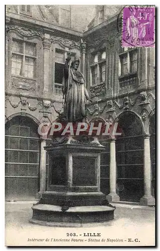 Cartes postales Lille Interieur De I&#39Ancienne Bourse Statue de Napoleon 1er