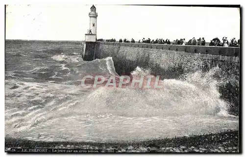 Ansichtskarte AK Le Treport La jetee par gros temps Phare