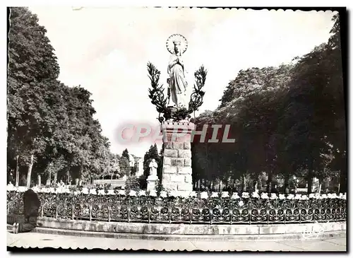 Cartes postales moderne Lourdes La Basilique et la Grotte