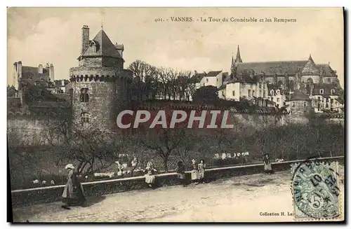 Cartes postales Vannes La Tour du Connetable et les Remparts Enfants Folklore